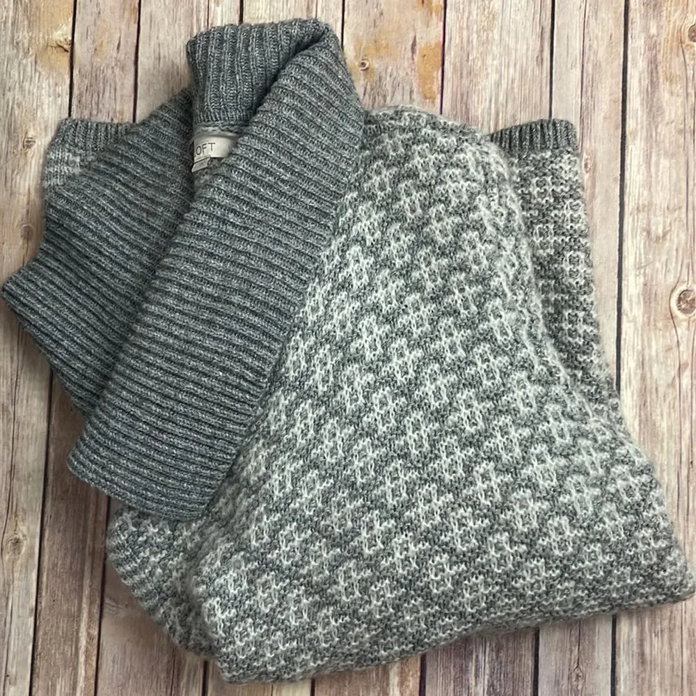 Anne Taylor LOFT gray sweater - size Large - Picture 9 of 9